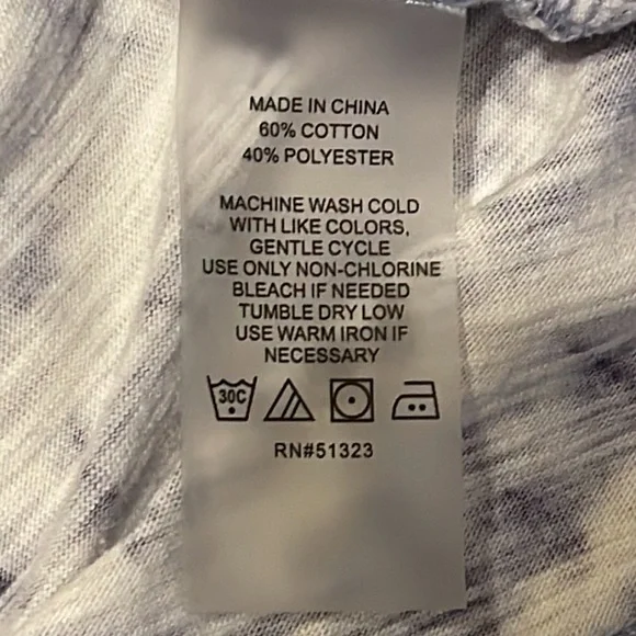 VINCE CAMUTO Top. Size Large - Picture 11 of 11